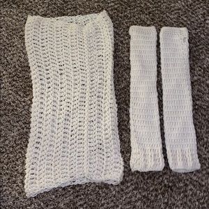 Cowl with arm length mittens